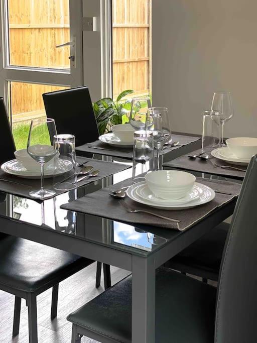 Modern Flat Near Train Station With Free Parking Apartamento *