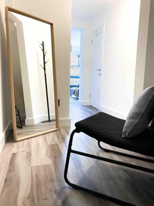 Modern Flat Near Train Station With Free Parking Apartamento *