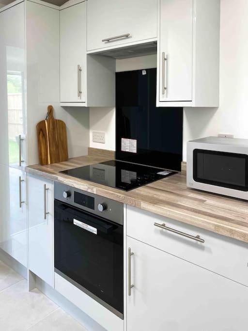 Modern Flat Near Train Station With Free Parking Apartamento